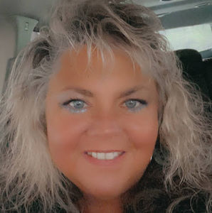 Meet your Posher, Debi